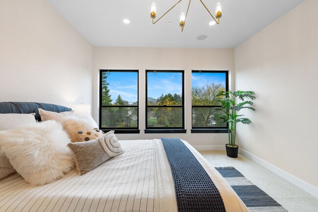 Building Photo - BRAND NEW LUXURY HOME!