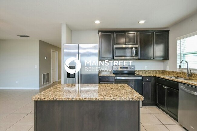 Building Photo - 3 Bedroom Pet-Friendly Home in Dundee, FL with Main Street Renewal