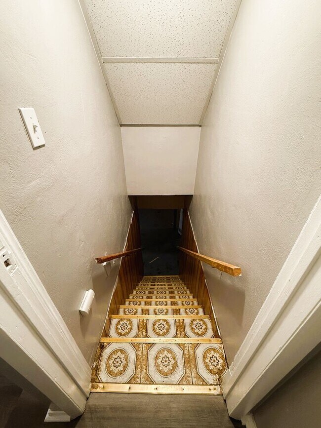 Building Photo - Spacious 3 Bedroom Rental in Florissant - Located on a cul-de-sac!