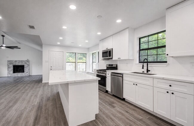 Building Photo - 816 Glen Hollow Dr