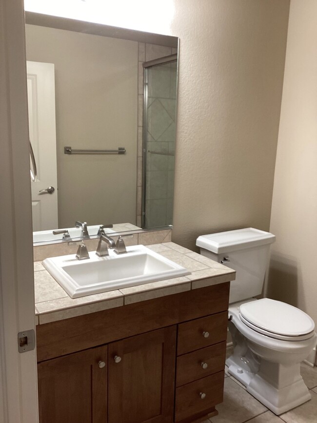 Building Photo - Modern 2 Bed, 2 Bath Condo in Littleton, C...