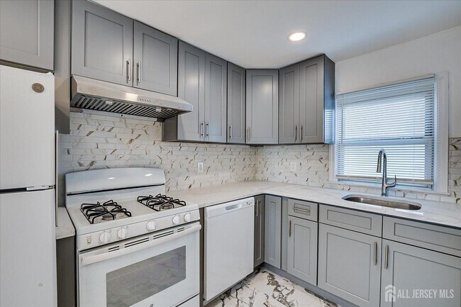 Building Photo - 385 Pierson Ave