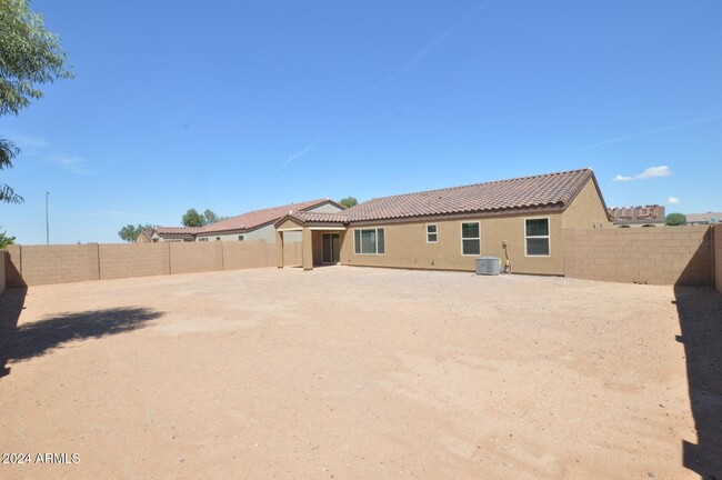 Building Photo - 1523 E Desert Breeze Dr