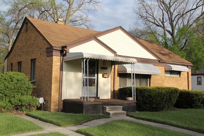 Primary Photo - 21131 Ridgedale St