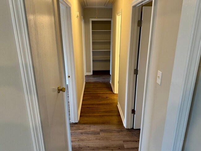 Building Photo - 8241 Ashbrook Dr