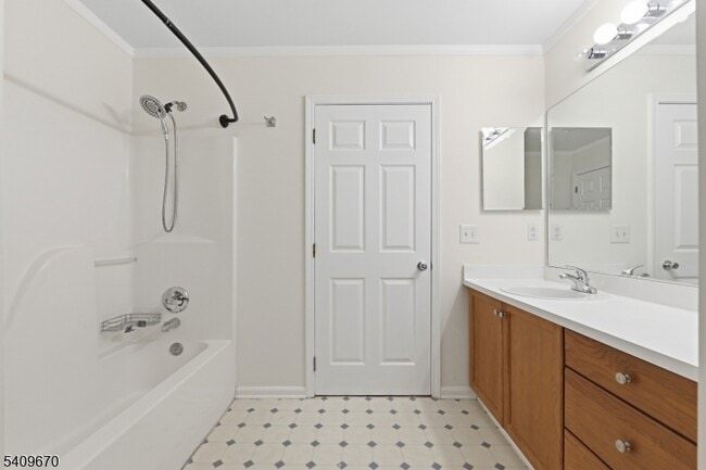 Building Photo - 402 Dalton Ct