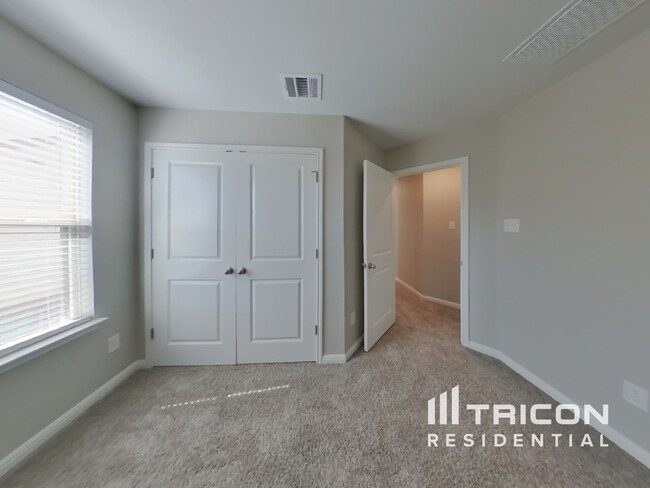 Building Photo - 5911 Pleasanton Pkwy