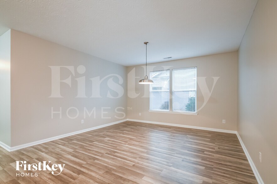 Building Photo - 1536 Maplewood Ln