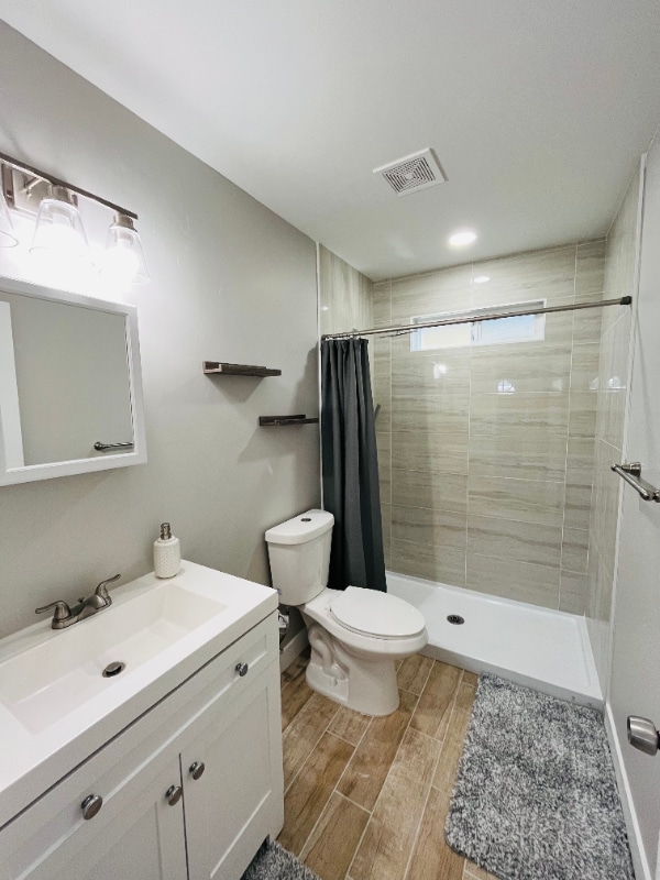 Building Photo - 3410 Chamoune Ave