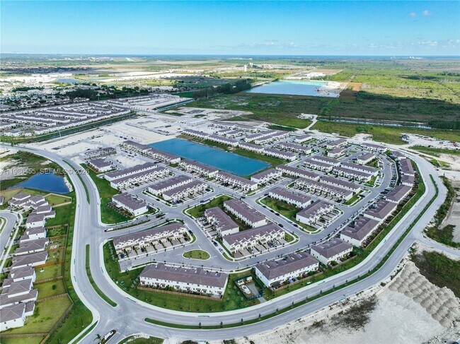 Building Photo - 2333 SE 28th St