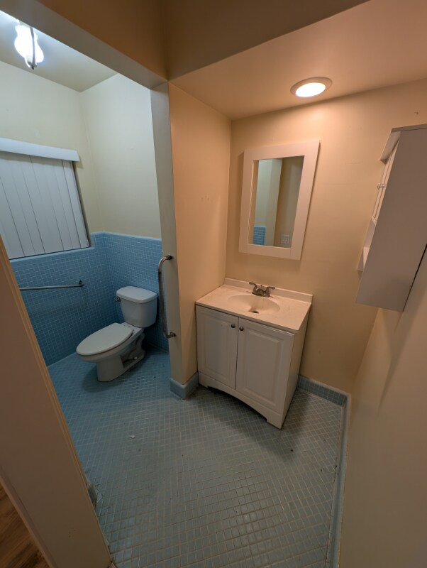 Building Photo - 557 Wilkie St