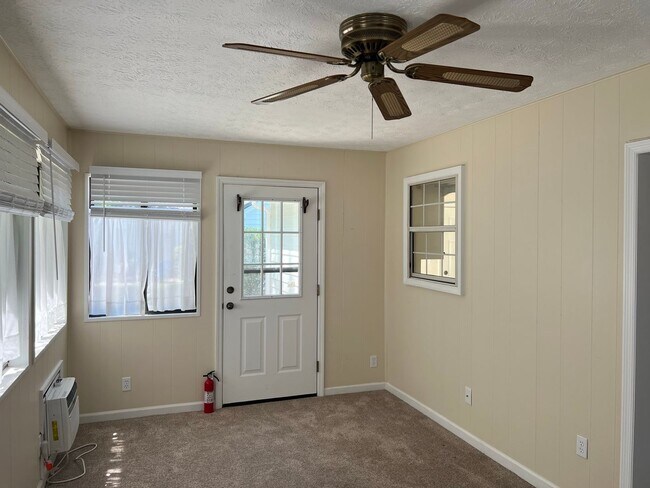 Building Photo - Age 55+ Community - Pet-friendly, 2 Bedroom, 1.5 Bath Home with Carolina Room in Murrells Inlet!