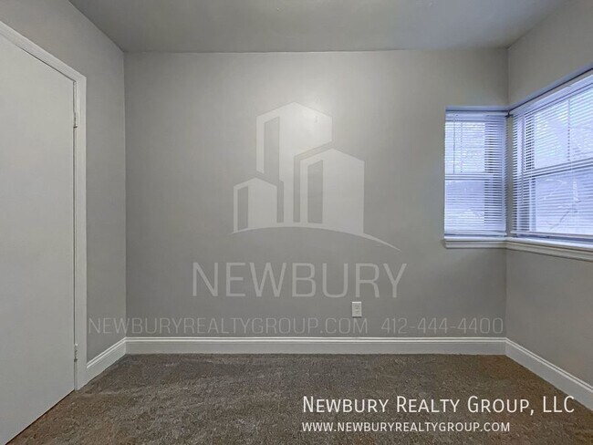 Building Photo - Cozy 2 Bedroom Available Now!