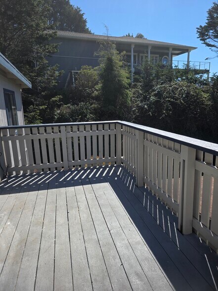 Deck - 1047 Wharf St