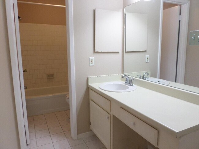 Building Photo - 2403 Chimneystone Cir