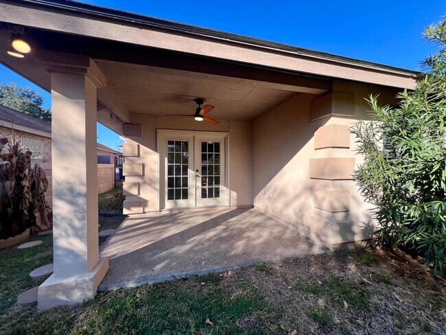 Building Photo - 1015 Topaz Trail