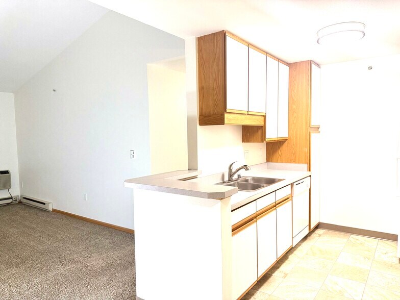 Kitchen with peninsula counter. - Cross Plains Apartments Near Madison | In-Unit Laundry | Walk-In Closets | Trail Access
