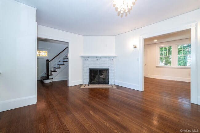 Building Photo - 162 Rockingstone Ave