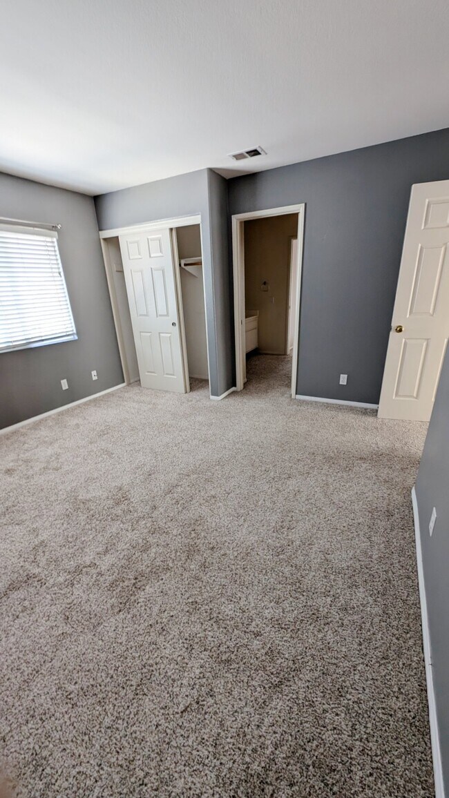 Building Photo - 11055 Kika Ct