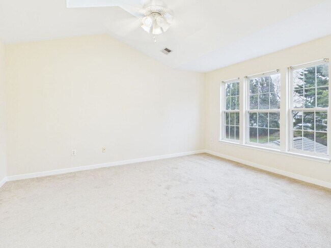 Building Photo - 5313 Golf Villa Ln