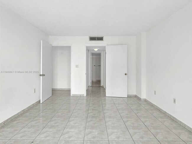 Building Photo - 600 NE 36th St
