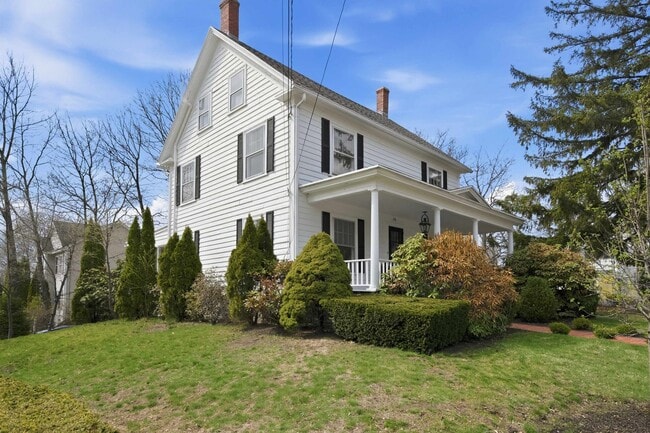 Building Photo - 198 Linden St