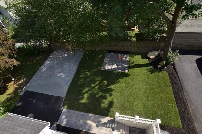 Building Photo - 145-147 Spruce St