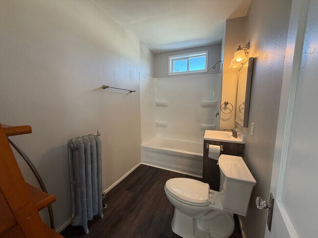 Building Photo - 1865 Fisher St