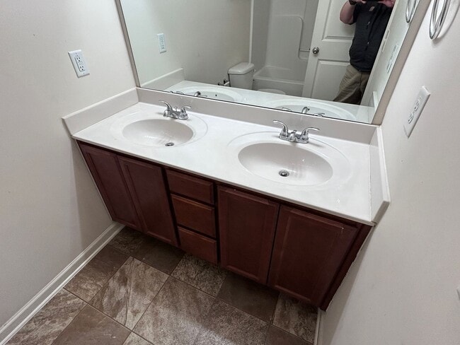 Building Photo - Coming Soon! 3/2.5 High Point Townhome, just north of town near N Main St & I-74