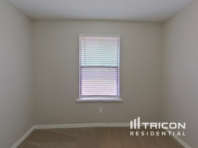 Building Photo - 6466 Diamond Leaf Ct N