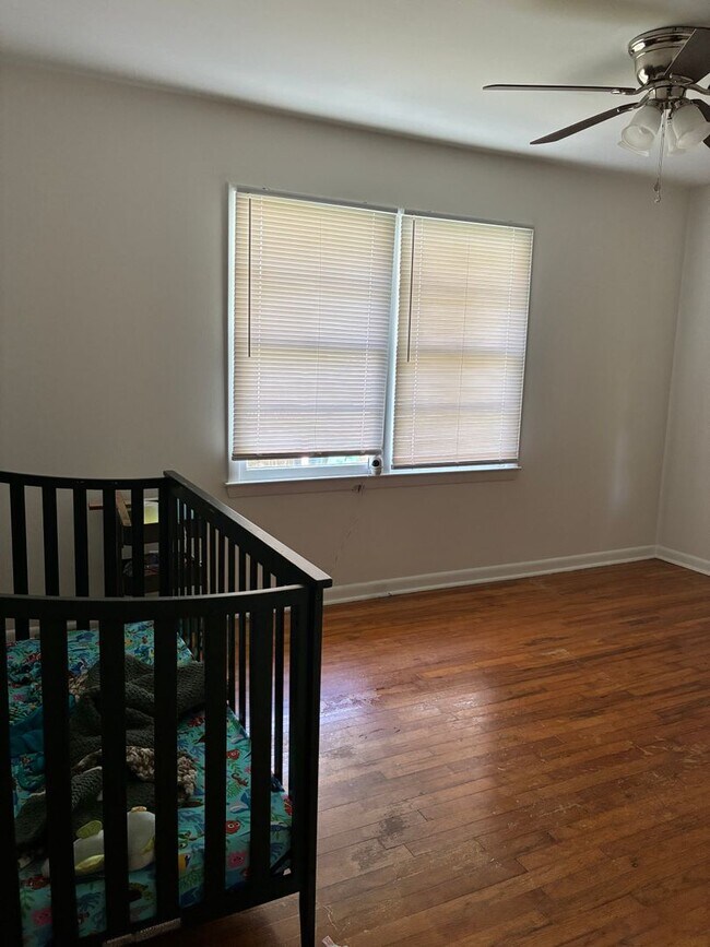 Building Photo - 3 bedroom 2 bathroom near St. Mary's Hospital