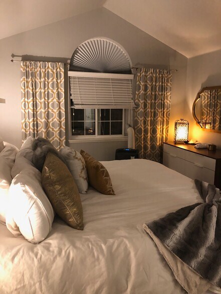 master bedroom with shades and large windows. - 9915 NE 124th St