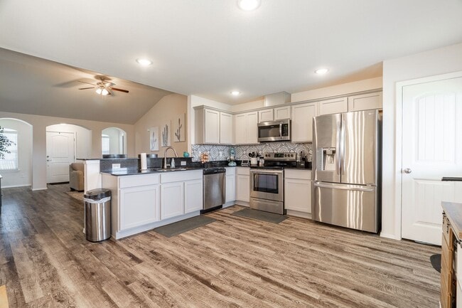 Building Photo - Like New Home LOADED w/Amenities at Lakewood S/D in Lowell!