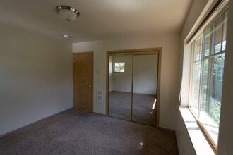 Building Photo - Nice 3 Bed Upstairs Flat - Walking Distance to Campus!