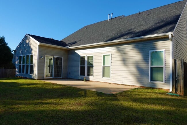 Building Photo - 233 Highgate Cir
