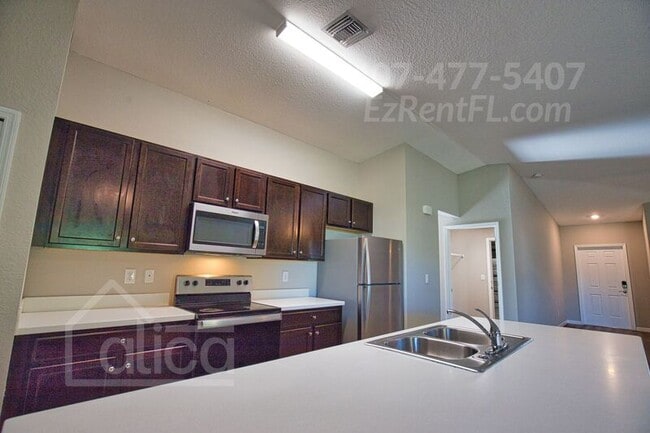 Building Photo - 121 Parish Dr