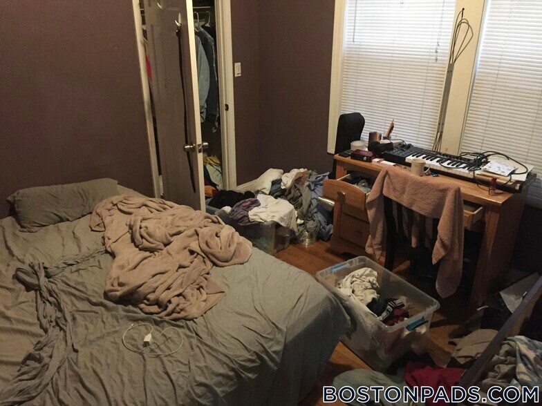 Building Photo - 733 Parker St