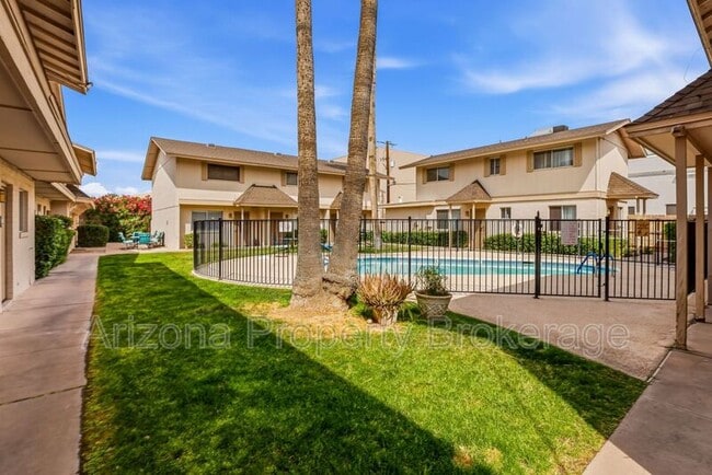 Building Photo - 3934 E Piccadilly Rd