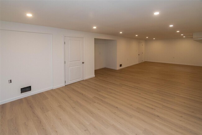 Building Photo - 37 Clover Hill Dr