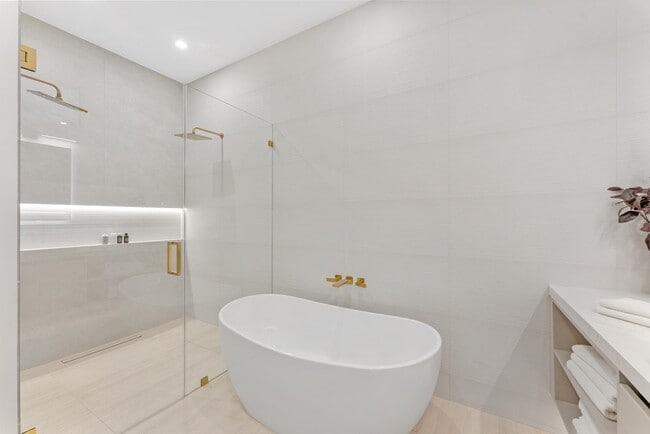 Building Photo - 220 S Swinton Ave