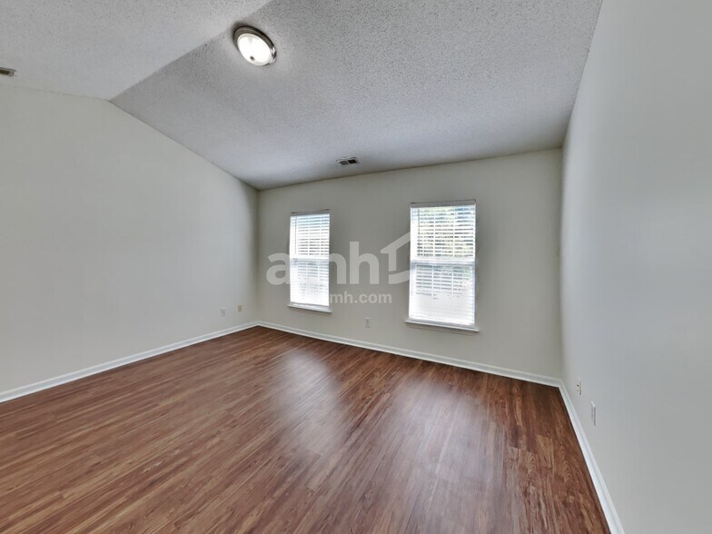Building Photo - 15010 Ashlight Dr