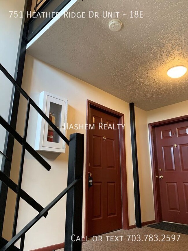 Building Photo - 751 Heather Ridge Dr