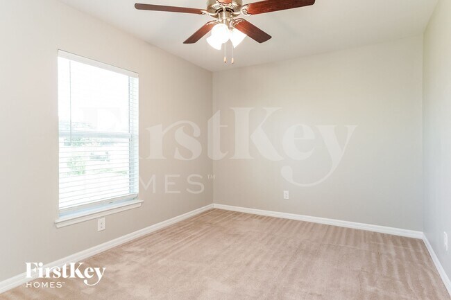 Building Photo - 23 NW 27th Ln