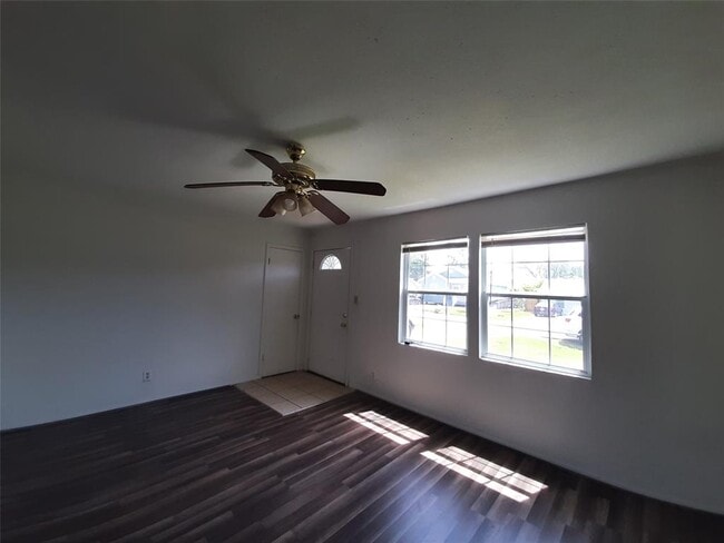 Building Photo - 10322 Rosehaven Dr
