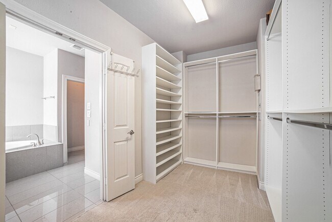 Building Photo - 5311 Kiam St