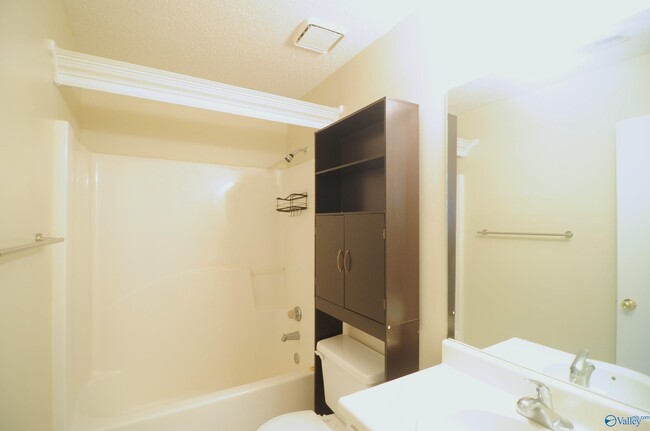 Building Photo - 104 Postwood Ct