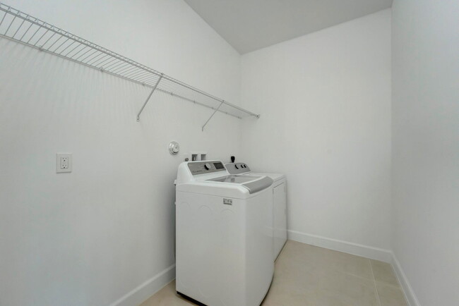 Building Photo - Kingsmoor Way, Wellington, FL 33467 - 3 BR...