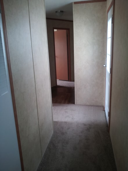 Building Photo - 203 2nd St S