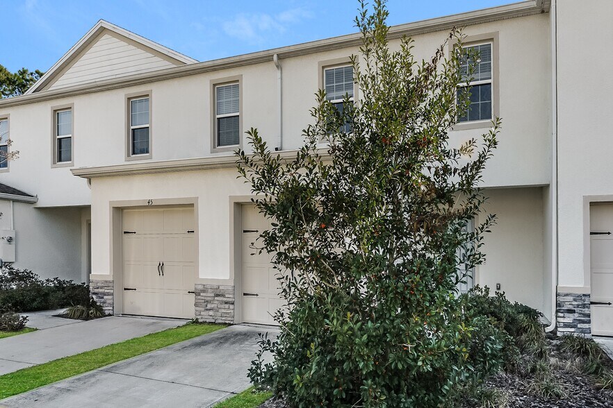 Building Photo - 43 N Center St