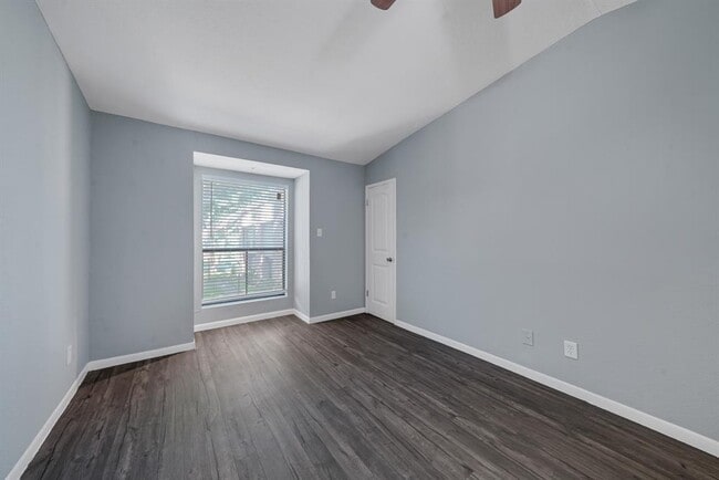 Building Photo - 2110 Wilcrest Dr